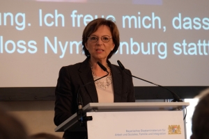 Begrüßung durch Staatsministerin Emilia Müller